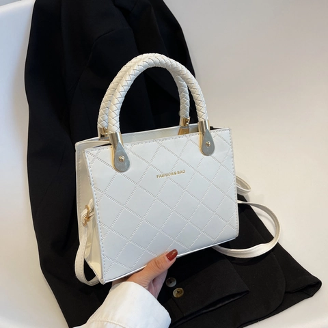 Sac À Épaule Matelassé Losange Cuir PU Femmes Poignée Tressée Mode Navette Sac À Main Bandoulière Réglable Matériel Doré