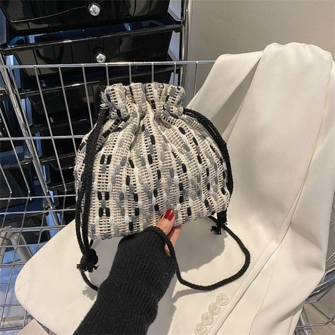 Damen Gewebte Baumwolle Kordelzug Beuteltasche Bohemian Gestrickt Gestreift Kleine Schulter Umhängetasche Für Urlaub Freizeit Reisen