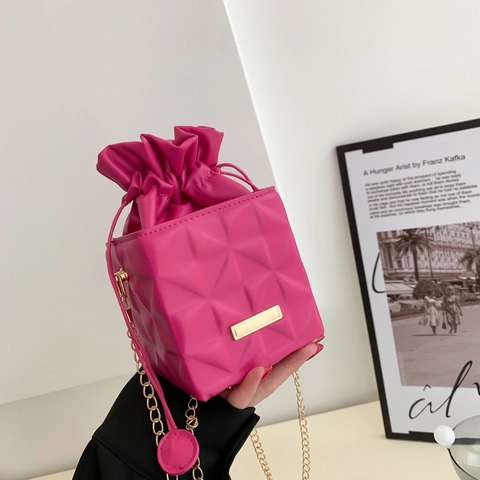 Women's Mini PU Leather Geometric Quilted Bucket Bag With Gold Chain Strap Modern Drawstring Cube Crossbody Shoulder Bag