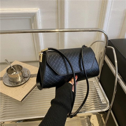 Bolso de Axila de Cuero PU Vintage Para Mujer Minimalista Color Sólido Solapa Baguette Bolso Textura En Relieve Pequeño Bolso De Hombro