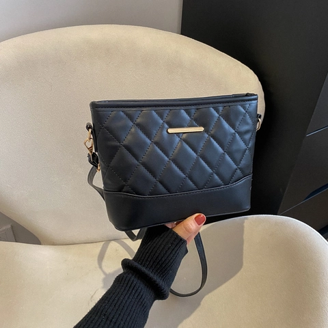 Women PU Leather Quilted Crossbody Bag Vintage Rhombus Pattern Shoulder Handbag With Golden Metal Bar Adjustable Strap