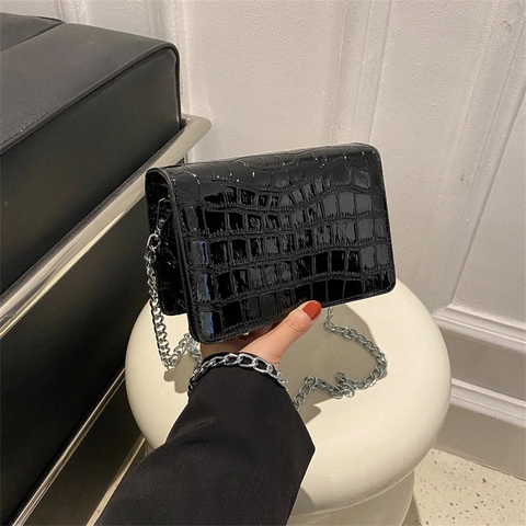Women Crocodile Embossed Crossbody Bag Vintage PU Leather Small Square Handbag Metal Chain Shoulder Bag Evening Purse