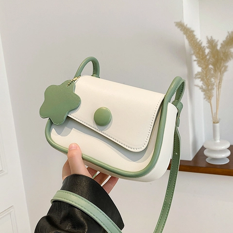 Borsa a Tracolla Piccola Quadrata in Pelle PU Minimalista Coreana per Donna Borsa a Spalla Colore a Contrasto con Ciondolo a Fiore