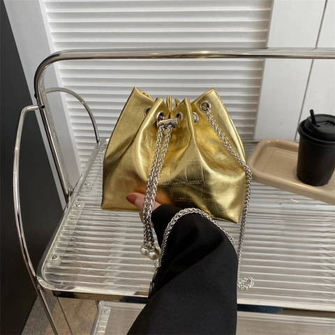 Damen Metallic Eimer Tasche Krokodilmuster PU Silberne Kette Künstliche Perlen Dekor Kordelzug Umhängetasche Trendy Retro Stil Mode
