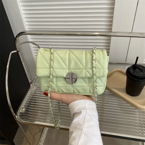 Damen Mode PU Leder Gesteppte Kleine Quadratische Tasche Mit Kettengurt Metallschloss Umhängetasche Für Den Täglichen Weg