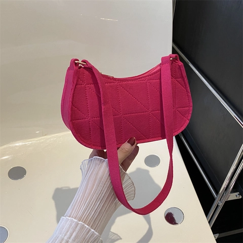 Women Fashionable Felt Underarm Bag Geometric Quilted Baguette Shoulder Handbag With Metal Zipper Solid Color