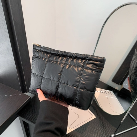 Pochette de Mode Rembourrée Piquée Style Puffer pour Femmes Cuir PU Brillant avec Fermeture Éclair Trousse à Maquillage Couleur Unie
