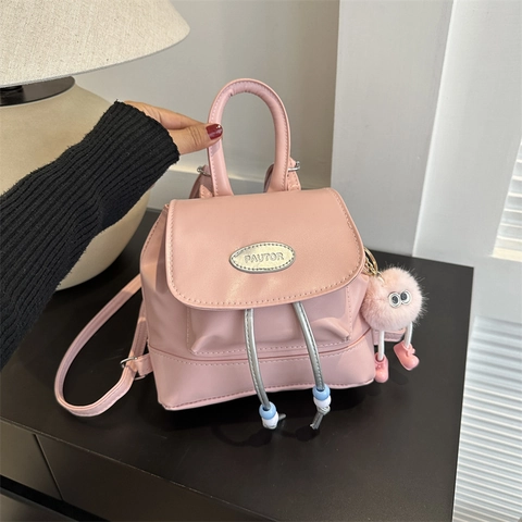 Zaino Donna Moda Mini in Pelle PU Denim Patchwork Casual Giorno Con Ciondolo Peluche Stile Coreano Piccolo Zaino Borsa Viaggio
