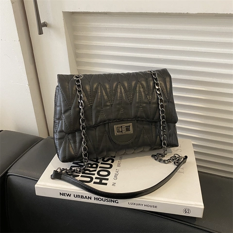 Vintage V-Gesteppte Ketten Schultertasche Für Damen PU Leder Minimalistische Umhängetasche Kleine Quadratische Tasche Mit Metallelementen