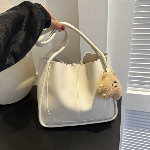 Women Retro Large Capacity PU Leather Tote Bag Commuter Shoulder Bag With Magnetic Buckle Plush Charm Versatile Work Handbag