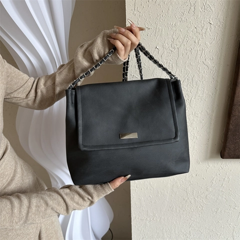 Large Capacity PU Leather Chain Shoulder Bag For Women Vintage Underarm Tote Bag With Magnetic Closure Elegant Daily Commuter Handbag