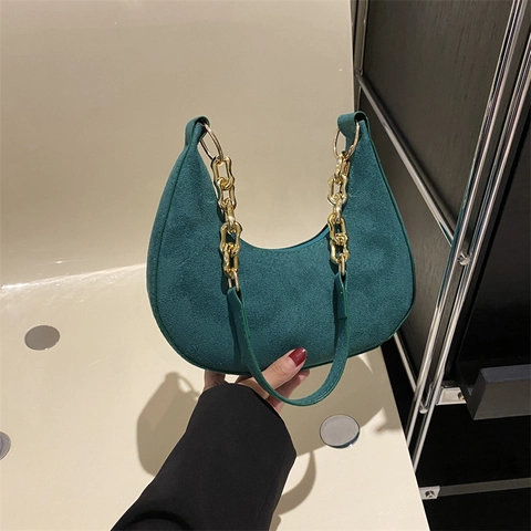 Bolso De Axila Minimalista De Gamuza Sintética Para Mujer Estilo Coreano Color Sólido Bolso De Hombro Con Cadena Dorada