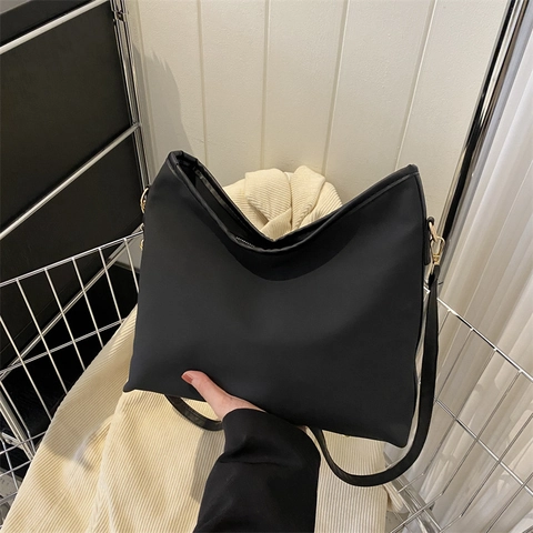 Women Fashion Retro Tote Bag Large Capacity PU Underarm Shoulder Bag Solid Color Casual Commuter Handbag With Gold Hardware