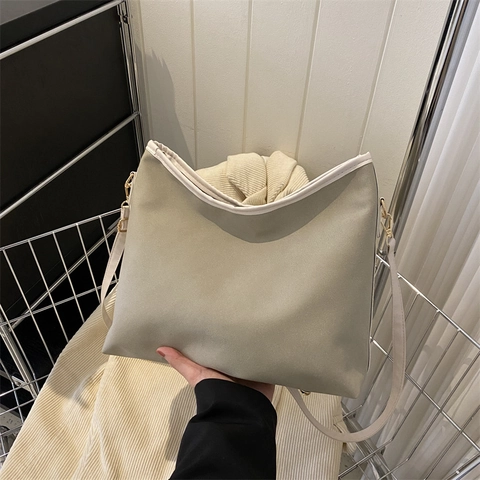 Women Fashion Retro Tote Bag Large Capacity PU Underarm Shoulder Bag Solid Color Casual Commuter Handbag With Gold Hardware
