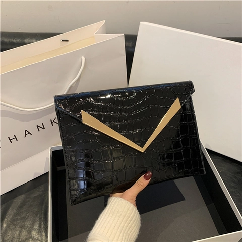 Damen Clutch Tasche Aus PU Leder Mit Krokodilprägung Und Goldenem V-Metall Umschlag Stil Abendhandtasche Elegant