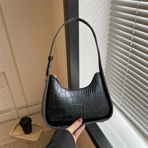 Retro Crocodile Pattern PU Leather Hobo Underarm Bag Small Half Moon Shoulder Bag For Women Commute Zipper Closure