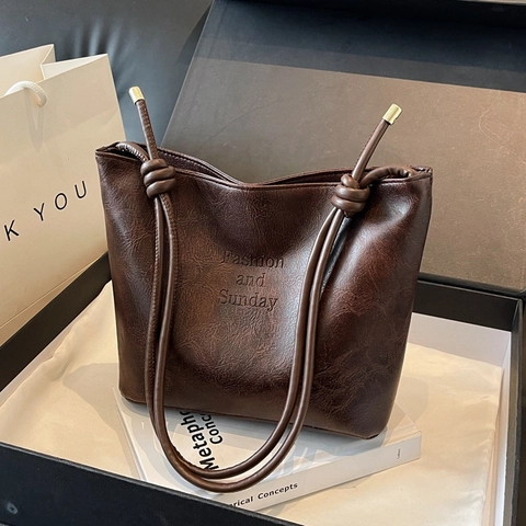 Große Kapazität Damen Retro PU Wildleder Tote Bag Vintage Geknotete Umhängetasche Einfache Pendler Buchstaben Druck Eimer Tasche