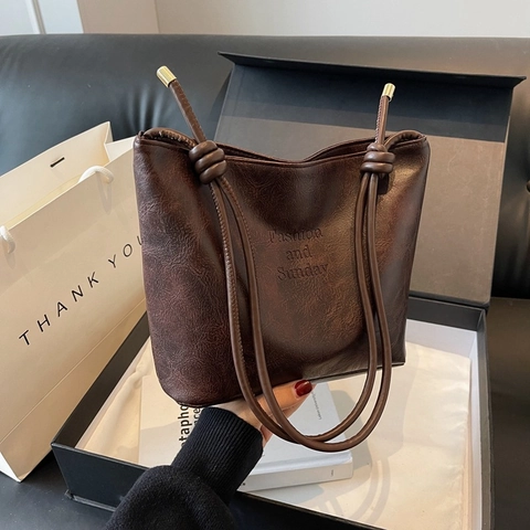 Große Kapazität Damen Retro PU Wildleder Tote Bag Vintage Geknotete Umhängetasche Einfache Pendler Buchstaben Druck Eimer Tasche