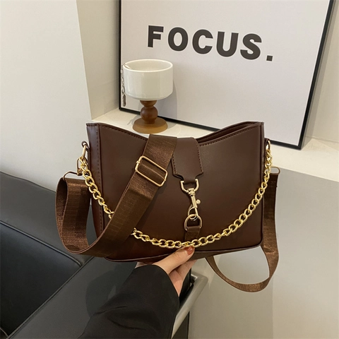 Women Shoulder Bag PU Leather Golden Chain Crossbody With Adjustable Wide Strap Retro Simple Style Casual Hobo Handbag