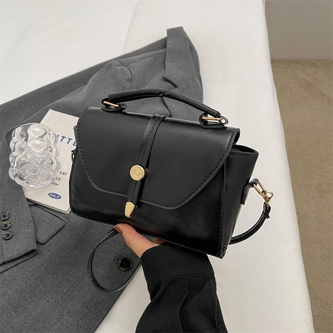 Petit Sac à Bandoulière Carré en Cuir PU Vintage pour Femmes Sac Crossbody Minimaliste Urbain Avec Boucle Magnétique Matériel Doré Main