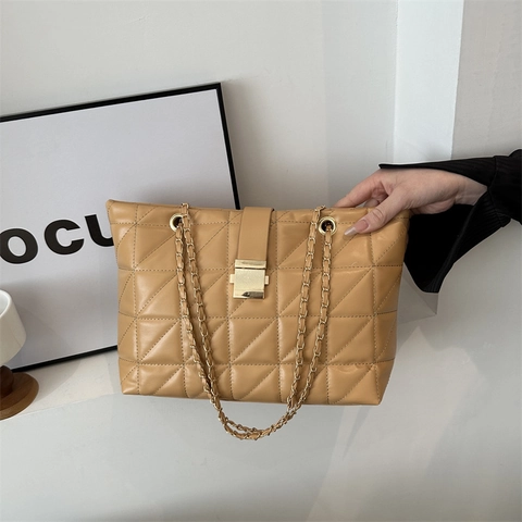 Große Kapazität Gesteppte Raute Kette Tragetasche Für Damen PU Leder Urban Einfache Schultertasche Mit Metallschloss Elegant