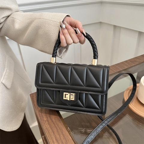 Korean Style Quilted Women Shoulder Bag PU Leather Geometric Handbag With Woven Handle Gold Lock Buckle Crossbody Bag
