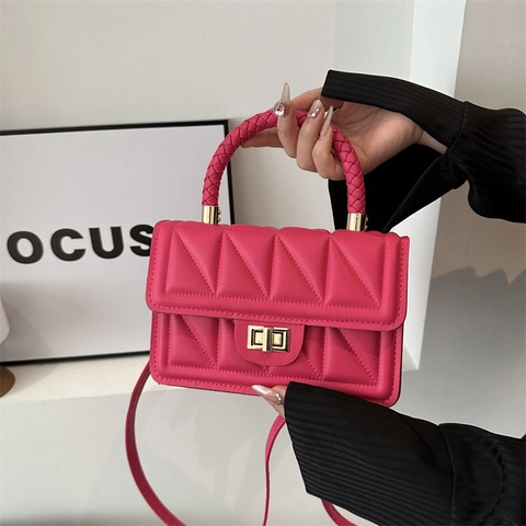 Korean Style Quilted Women Shoulder Bag PU Leather Geometric Handbag With Woven Handle Gold Lock Buckle Crossbody Bag