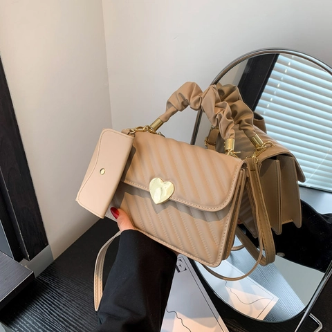 Bolso de Hombro Acolchado de Cuero PU de Moda para Mujer Cierre Corazón de Metal Asa Arrugada Bolso de Mano Con Mini Monedero