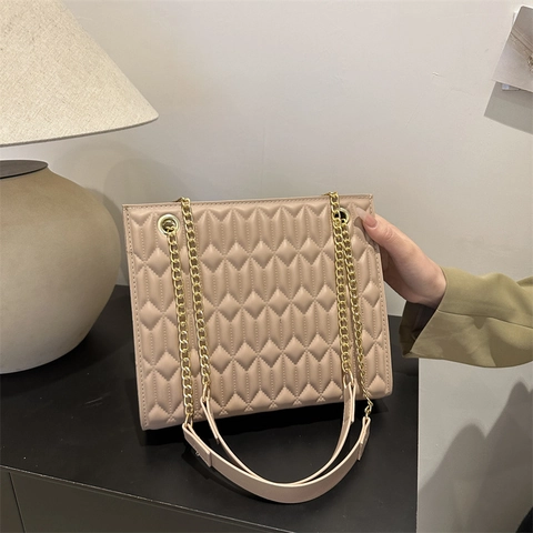 Women Fashion Quilted Shoulder Bag PU Leather Diamond Grid Pattern Gold Chain Strap Crossbody Tote Bag For Daily Commuting Office