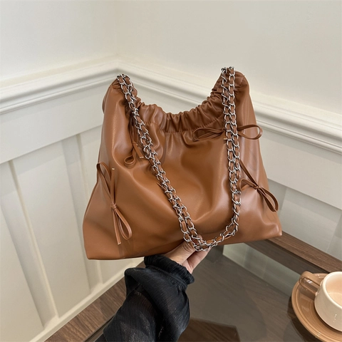 Sac à Main en Cuir PU Souple Grande Capacité Pour Femmes Avec Nœud Bandoulière Chaîne Plissée Sac Fourre-Tout Navettage