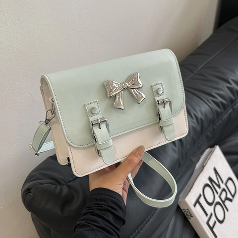 Borsa a Tracolla da Donna in Pelle PU Con Fiocco Decorazione in Metallo Doppia Fibbia Patta Chiusura Magnetica Borsa a Spalla Dolce
