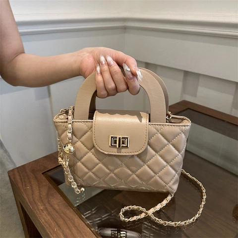 Sac à Main Femme à la Mode en Cuir PU Matelassé Élégant Petit Sac à Épaule Carré Avec Serrure en Métal et Bandoulière Chaîne Réglable Chic