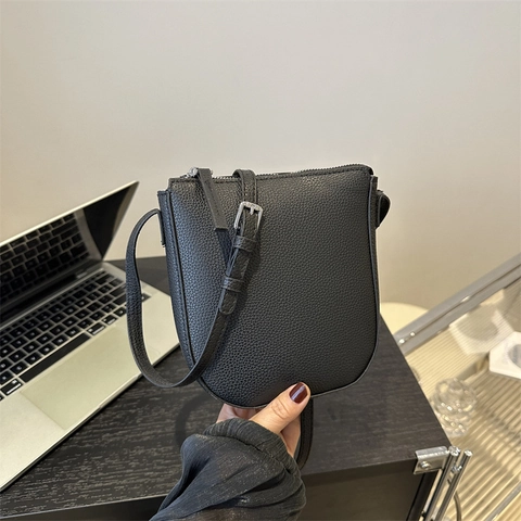 Bolso de Hombro Minimalista de Cuero PU Granulado para Mujer Color Sólido Pequeño Bolso Bandolera Cubo Casual Diario