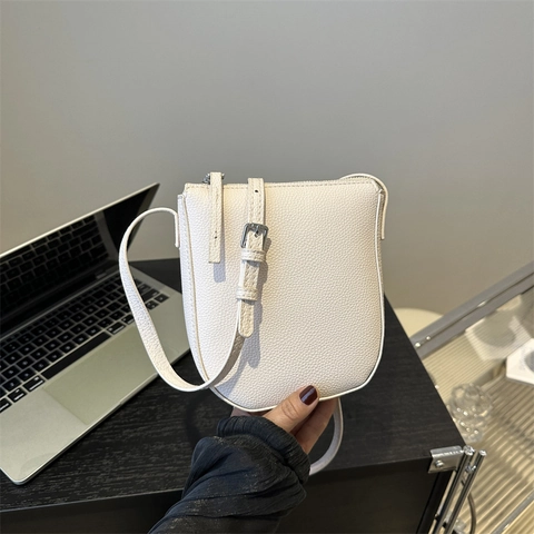 Bolso Bandolera de Mujer en Cuero PU con Patrón de Lichi Bolso de Hombro Pequeño Minimalista para Móvil Color Sólido