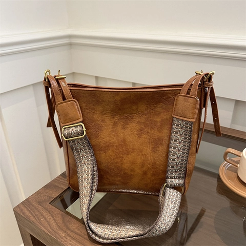 Sac Fourre-tout Vintage en Cuir PU pour Femmes Avec Large Bandoulière Tissée Géométrique Sac à Épaule Rétro Main Mode