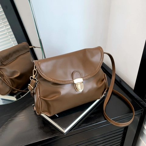 Ruched PU Leather Crossbody Bag For Women Large Capacity Minimalist Shoulder Purse With Elegant Metal Lock Buckle Versatile