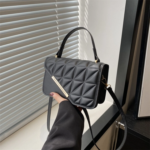 Borsa a Mano da Donna in Pelle PU Trapuntata Borsa a Tracolla Piccola Quadrata Decorazione in Metallo Oro