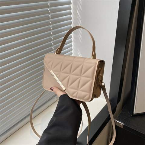 Borsa a Mano da Donna in Pelle PU Trapuntata Borsa a Tracolla Piccola Quadrata Decorazione in Metallo Oro