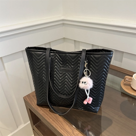 Women Large Capacity Quilted PU Leather Tote Bag Fashion Chevron Pattern Handbag With Plush Monster Charm Commuter Bag