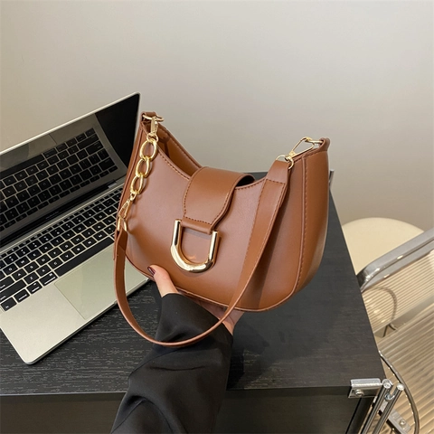 Γυναικεία Μινιμαλιστική Τσάντα Ώμου Hobo από Δέρμα PU Με Χρυσή Πόρπη D Και Λουράκι Αλυσίδας Τσάντα Μασχάλης Μόδας