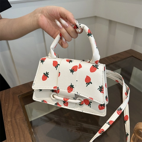 Dames Fashion Aardbeienprint PU Leer Mini Handtas Elegante Crossbody Schoudertas Kleine Vierkante Tas Met Handvat Voor Dagelijks