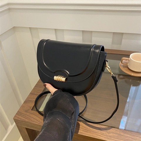 Damen Minimalistische PU Leder Sattel Umhängetasche Gold Metallverschluss Einfarbig Kleine Schultertasche Chic Täglich Pendeln Handtasche