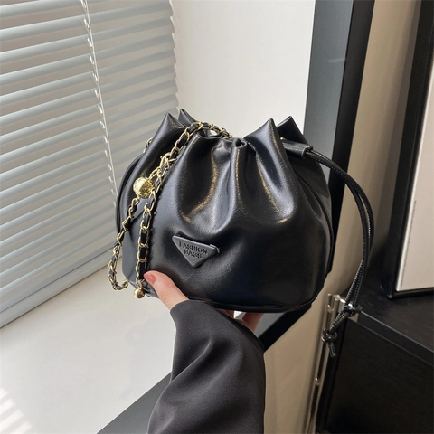 Minimalistische Damen Beuteltasche Aus PU-Leder Mit Großer Kapazität Und Kette Schultertasche Umhängetasche Mit Dreiecks-Logo