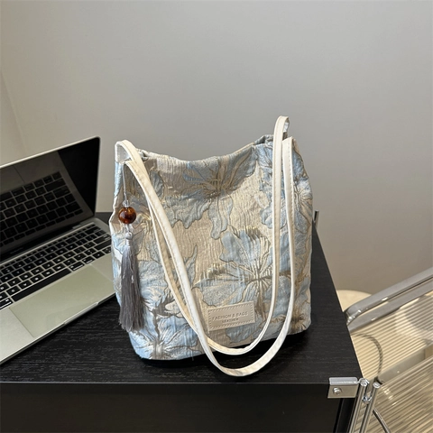Bolso Bombonera de Satén Bordado Estilo Chino Vintage para Mujer Patrón de Mariposa Floral Decoración de Borla Bolso de Hombro Elegante Bolso Tote