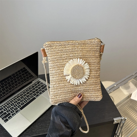 Summer Women Woven Straw Crossbody Bag Small Square Daisy Flower Handbag Casual Beach Vacation Mobile Phone Bag With Strap