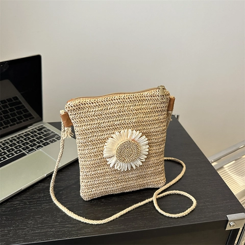Summer Women Woven Straw Crossbody Bag Small Square Daisy Flower Handbag Casual Beach Vacation Mobile Phone Bag With Strap