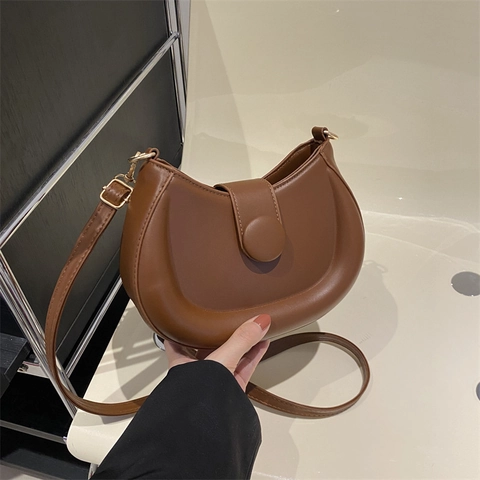 Bolso de Axila de Media Luna de Cuero PU Minimalista para Mujer Bolso de Hombro Cruzado Moderno de Color Sólido Bolso de Silla con Hebilla Redonda para Diario Casual