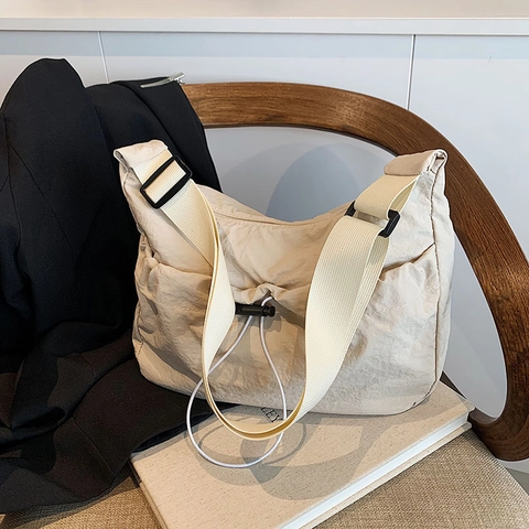 Fashion Wrinkled Polyester Tote Bag For Women Large Capacity Drawstring Crossbody Bag Adjustable Commuter Shoulder Bag