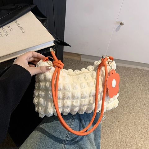 Borsa Sottobraccio da Donna con Texture Popcorn Pieghettata a Bolle con Ciondolo a Fiore Stile Coreano Casual Nylon Baguette