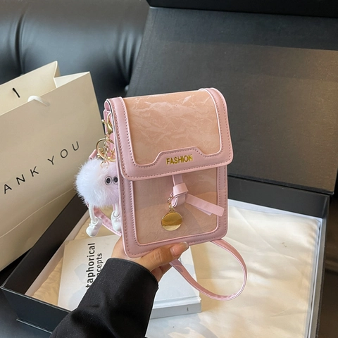 Damen Mode PU Leder Plissee Umhängetasche Mini Handytasche Mit Süßem Plüsch Monster Anhänger Metallanhänger Schultertasche